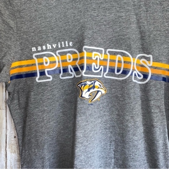 NWT NHL Nashville Predators Grey Velvet Lettering Tee - Picture 2 of 5